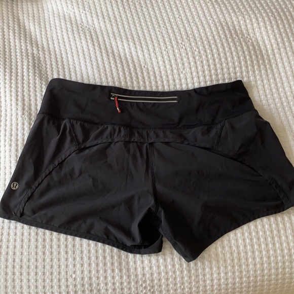 Lululemon Speed up Mid rise shorts - Picture 3 of 5